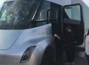 На дорогах Солт-Лейк-Сити испытали электрический грузовик Tesla