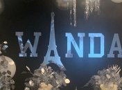 Футболист подарил своей жене ванну с ее именем (Фото)