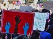 Американский словарь Merriam-Webster добавит изменения к понятию "расизм"