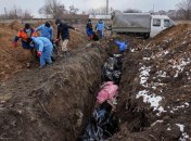 Братські могили у Маріуполі. Фото: Євген Малолєтка