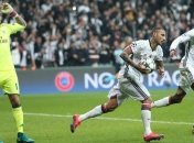 "Бешикташ" в фантастическом матче вырвал ничью у "Бенфики"