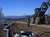 Македония начала строительство нового забора на границе с Грецией