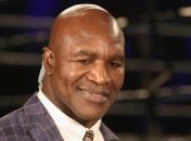 Легендарный Холифилд готовится провести выставочный бой