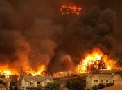 Лесные пожары на севере Калифорнии уничтожили около 100 домов