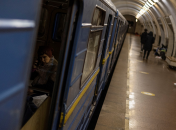 Багато людей залишилися у вагонах чи на платформах