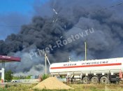 Огонь вплотную подошел к складам топлива: под Ростовом вспыхнул масштабный пожар (фото, видео)