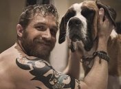 Красавец-мужчина, который всегда в окружении собак и рад этому (Фото) 