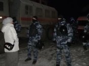 Ночное вторжение: в Крыму устроили массовые обыски в домах крымских татар (фото)