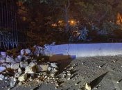 В центре Одессы BMW снес ограждение и вылетел к морю (фото, видео)