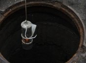 Конь провалился в канализационную яму 