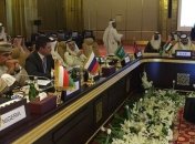 Министры вернулись к месту переговоров о заморозке добычи нефти