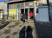 Грязь и мусор на киевском вокзале вызвали недоумение в сети: до Крещатика несколько километров