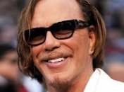 Микки Рурка обвинили в маразме