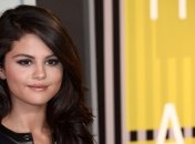 Селена Гомес шокировала публику смелым платьем