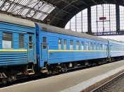 "Девочки, а вы голенькие спите или переодеваетесь?", – в Украине – новый скандал с приставанием пьяного пассажира к попутчицам