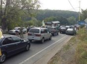 "Пересечники" продолжают блокировать дороги возле ПП "Ужгород" и "Солотвино"