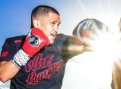 Небитый боксер мощным хуком отправил соперника в нокаут (видео)