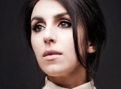 Джамала скрасила горечь Минска, купив откровенное платье