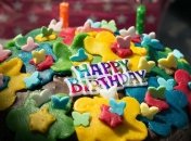 Привітання з днем народження для найближчих: проза та листівки