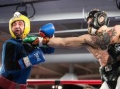 В Сети появилось видео, как Макгрегор выбил телефон из рук фаната в Майами