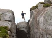 Не для слабонервных: а вы решитесь постоять на Кьерагболтене? (Фото)