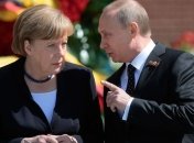 Путин и Меркель обсудили обмен пленными и возвращение российских военных в СЦКК 