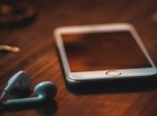 В середньому батарея заряджається повністю за 3-4 години