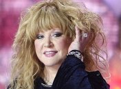 Алла Пугачева сверкнула на сцене изящными ножками в мини-платье  