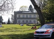 Власти Швейцарии решили ускорить выход из карантина