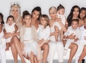 Семейство Кардашьян представило рождественскую открытку 2019 года