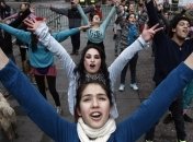 Тысячи чилийских школьников вступили в противостояние с полицией