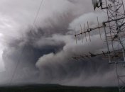 В Индонезии вулкан Семеру выбросил пятикилометровый столб пепла: очевидцы поделились видео 