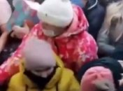 "Где мы еще таких клоунов увидим": в Башкирии женщины с детьми устроили давку из-за скидок (видео)