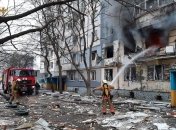 У пошкодженій будівлі одразу спалахнула пожежа