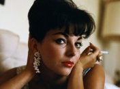 Актриса Джоан Коллинз призналась: "Я вышла замуж за насильника"