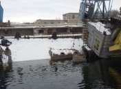 СМИ: В реку Днепр вылилось около 300 тонн мазута