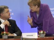 Порошенко обсудил с Олланд и Меркель ситуацию в Украине