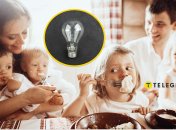 Семья за столом