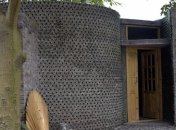 Построй сам: красивый офис из бутылок (Фото)