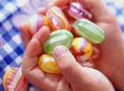 Под Днепром маленький мальчик подавился шоколадом и умер