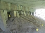 В Черкасской области под мостом обнаружили тайник с боеприпасами