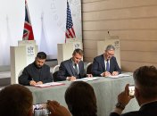 Лидеры трех государств подписали Парижский меморандум