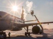 Самолет с почти 300 пассажирами совершил аварийную посадку