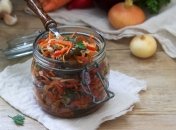 Такой овощной салат получается особенно вкусным