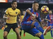 Форвард "Барселоны" оригинально свалил соперника с ног (Видео)