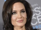 Анджелина Джоли сделала себе новую татуировку