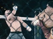 Непобедимый боец ММА эффектной "вертухой" нокаутировал соперника (видео)