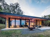 Домик в лесу: уютное ранчо на вершине холма в штате Калифорния (Фото)