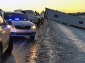 Автобус с туристами попал в ДТП в Исландии: есть погибший и пострадавшие