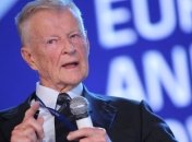 Бжезинский: Президент РФ пытается запугать Запад атомной войной